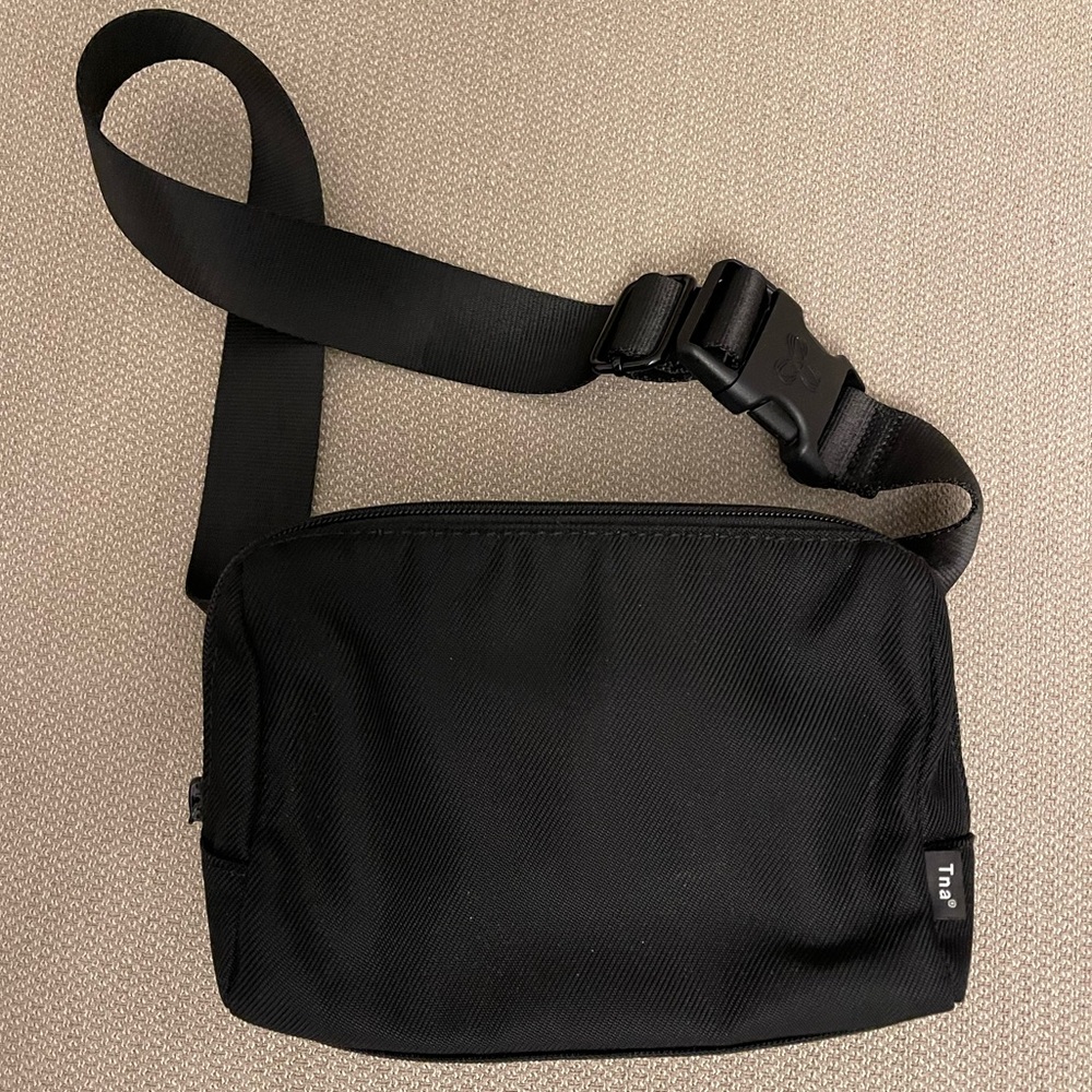 Aritzia TNA Belt Bag/Fanny Pack